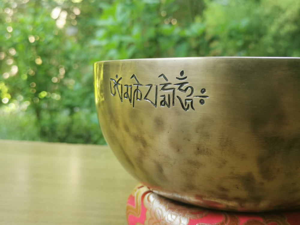 Preview: Moon Klangschale | 1,2–1,3 kg | 19–20 cm | handgeschmiedet & graviert | Nepal